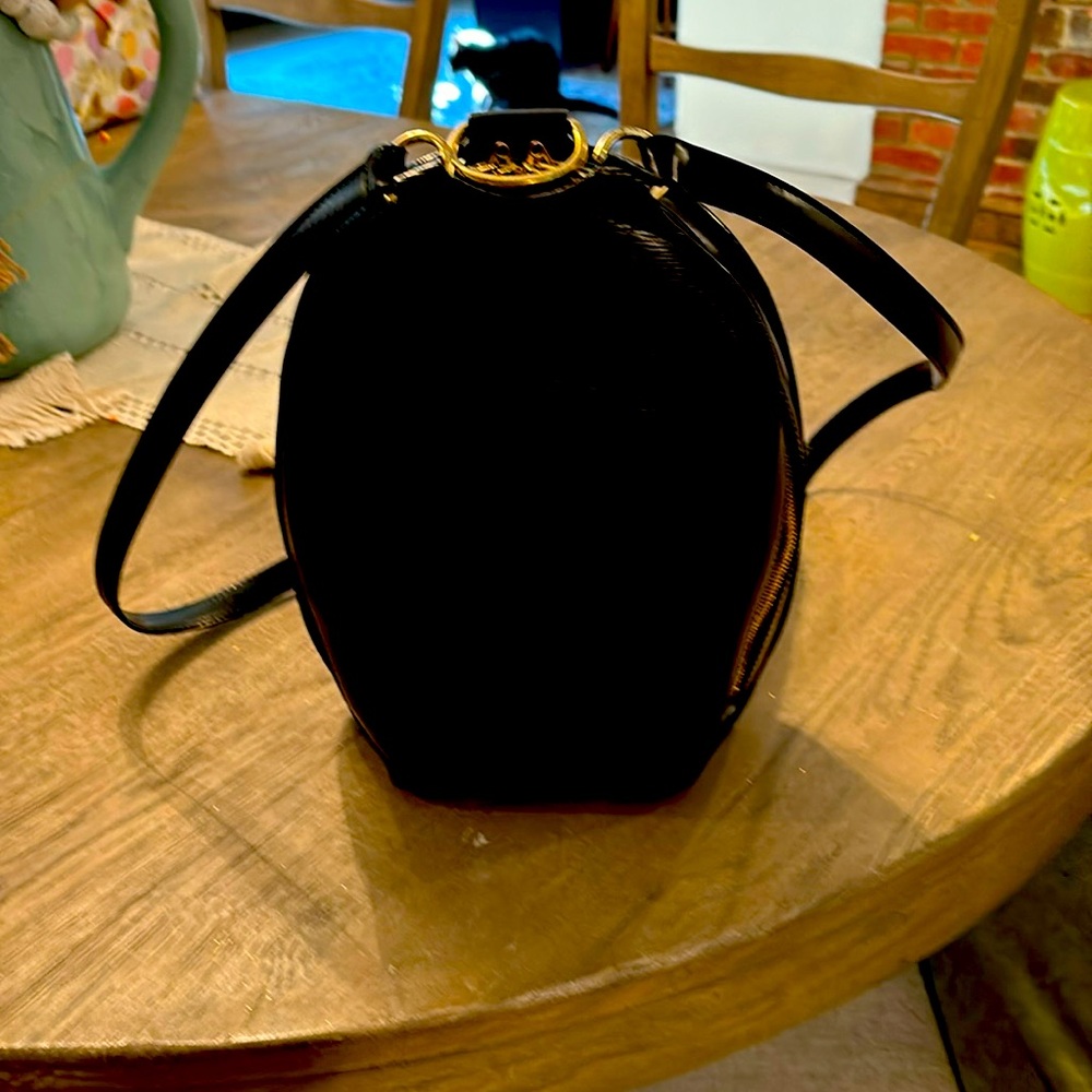 Louis Vuitton black Backpack. Medium size. Very good condition.